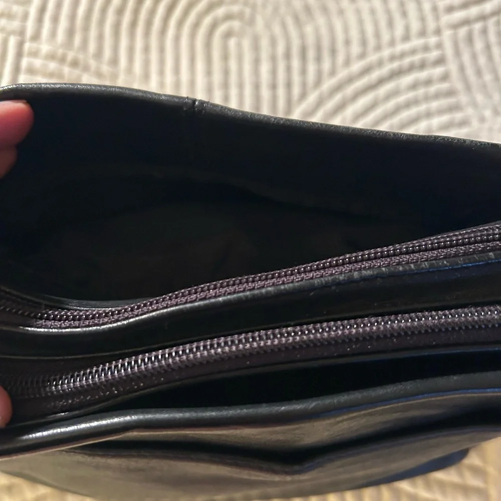 Tignanello Black Leather Shoulder or crossbody bag 
In excellent condition - Picture 2 of 8